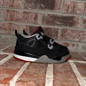 Toddler Jordan 4 “bred” Black/grey/red sneakers size 10C